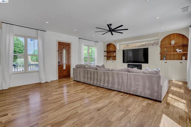 16800 Marsh Creek Rd, Clayton, CA 94517