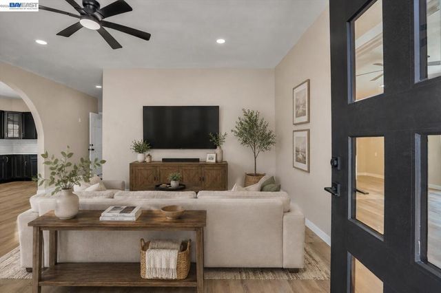 16800 Marsh Creek Rd, Clayton, CA 94517