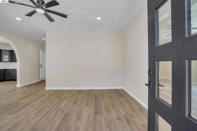 16800 Marsh Creek Rd, Clayton, CA 94517