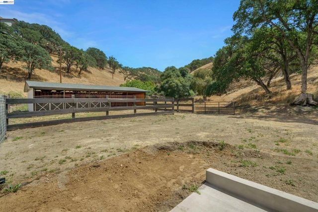 16800 Marsh Creek Rd, Clayton, CA 94517