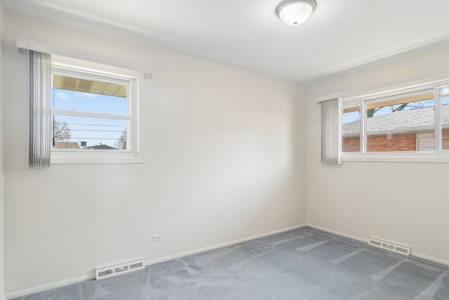 589 Jon Lane, Des Plaines, IL 60016