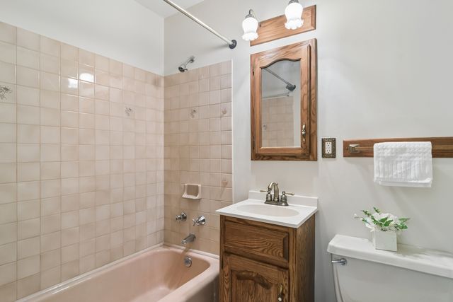 589 Jon Lane, Des Plaines, IL 60016