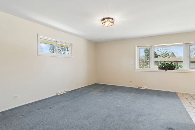 589 Jon Lane, Des Plaines, IL 60016