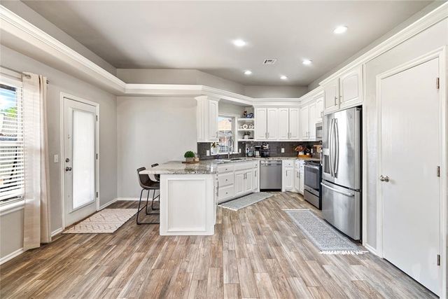 713 N Cherokee Way, Mustang, OK 73064