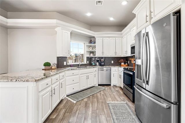 713 N Cherokee Way, Mustang, OK 73064