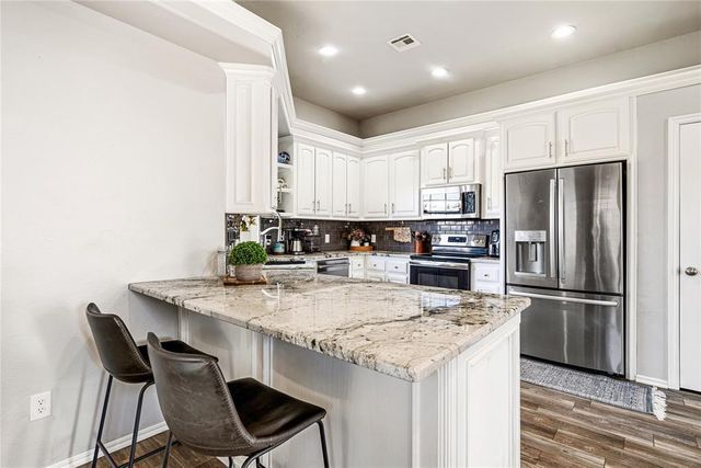 713 N Cherokee Way, Mustang, OK 73064