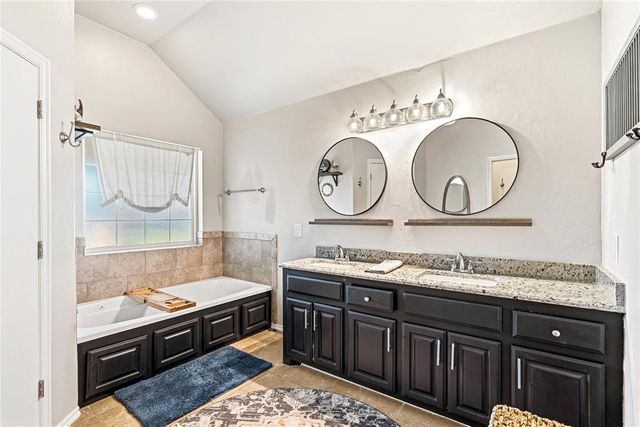 713 N Cherokee Way, Mustang, OK 73064