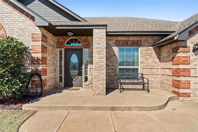 713 N Cherokee Way, Mustang, OK 73064