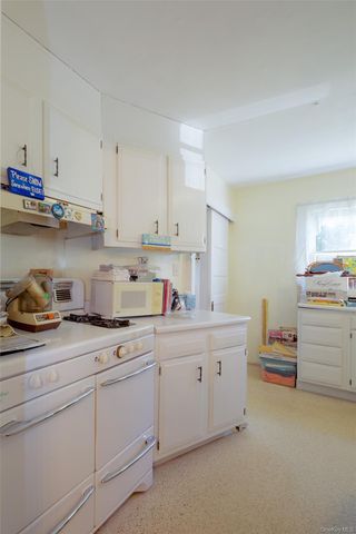 80 Lewis Street, Southampton, NY 11968