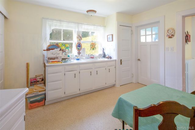 80 Lewis Street, Southampton, NY 11968