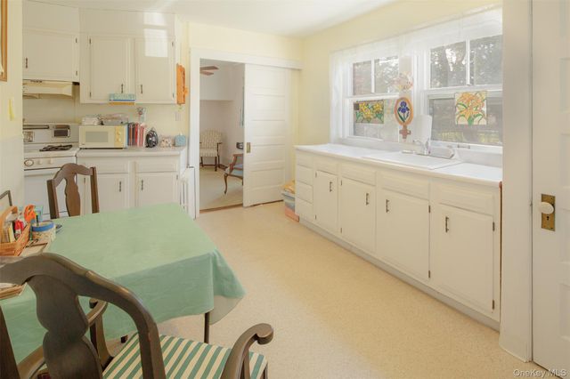 80 Lewis Street, Southampton, NY 11968