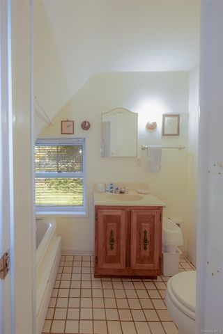 80 Lewis Street, Southampton, NY 11968