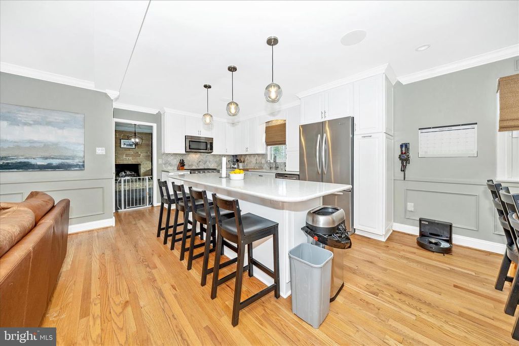 Image 10 of property listing at 212 BAUGHMANS LN, Frederick, MD 21702
