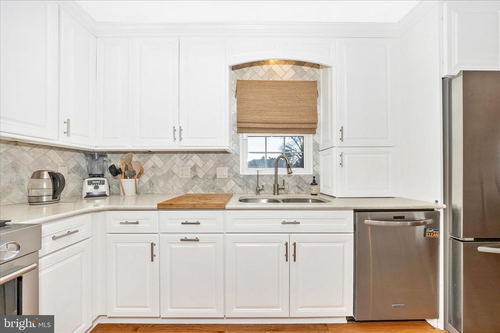 Image 12 of property listing at 212 BAUGHMANS LN, Frederick, MD 21702
