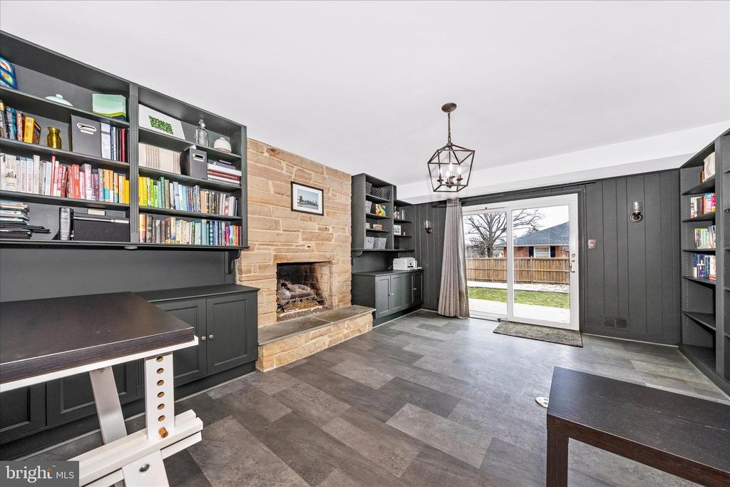 Image 16 of property listing at 212 BAUGHMANS LN, Frederick, MD 21702