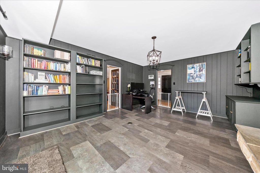 Image 17 of property listing at 212 BAUGHMANS LN, Frederick, MD 21702
