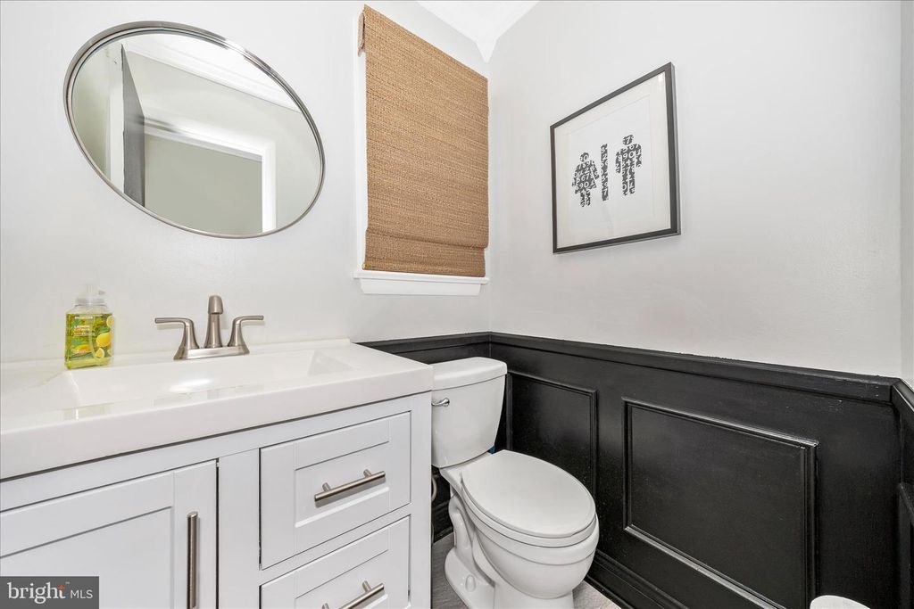 Image 18 of property listing at 212 BAUGHMANS LN, Frederick, MD 21702