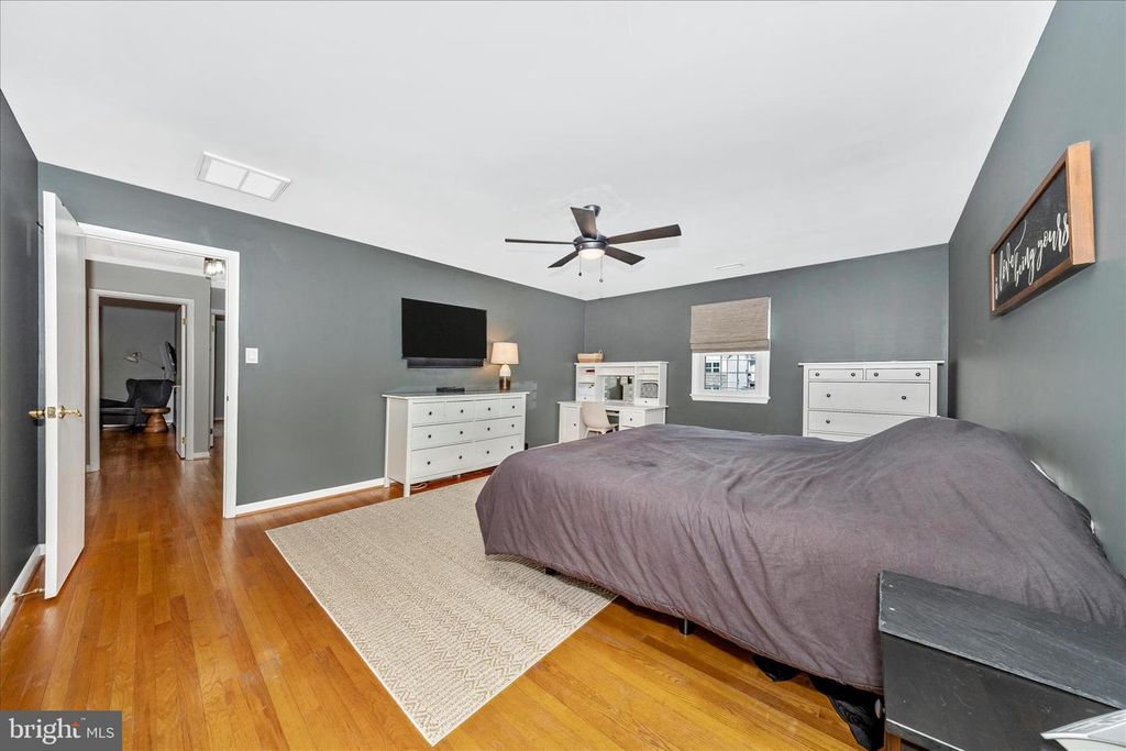 Image 20 of property listing at 212 BAUGHMANS LN, Frederick, MD 21702