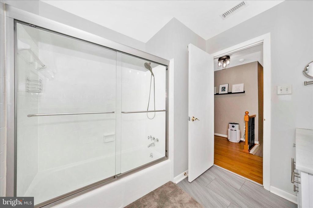 Image 31 of property listing at 212 BAUGHMANS LN, Frederick, MD 21702