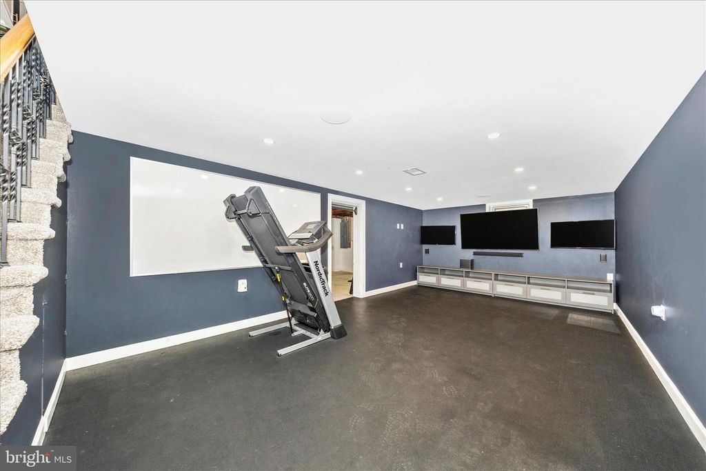 Image 32 of property listing at 212 BAUGHMANS LN, Frederick, MD 21702