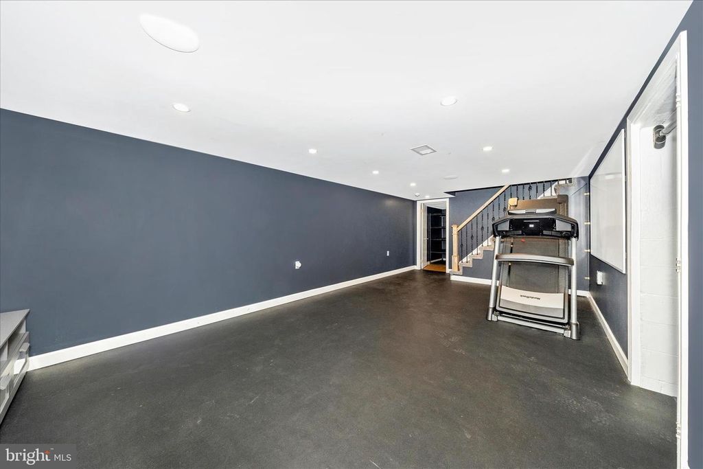Image 33 of property listing at 212 BAUGHMANS LN, Frederick, MD 21702