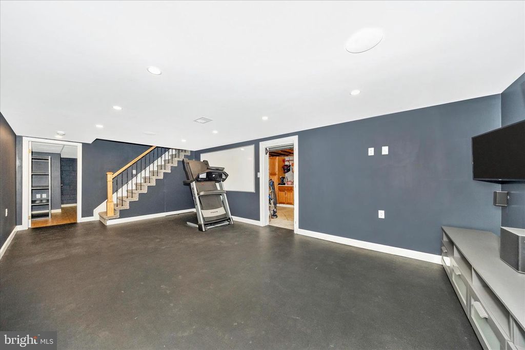 Image 34 of property listing at 212 BAUGHMANS LN, Frederick, MD 21702