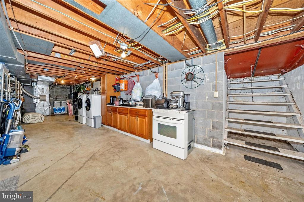 Image 37 of property listing at 212 BAUGHMANS LN, Frederick, MD 21702