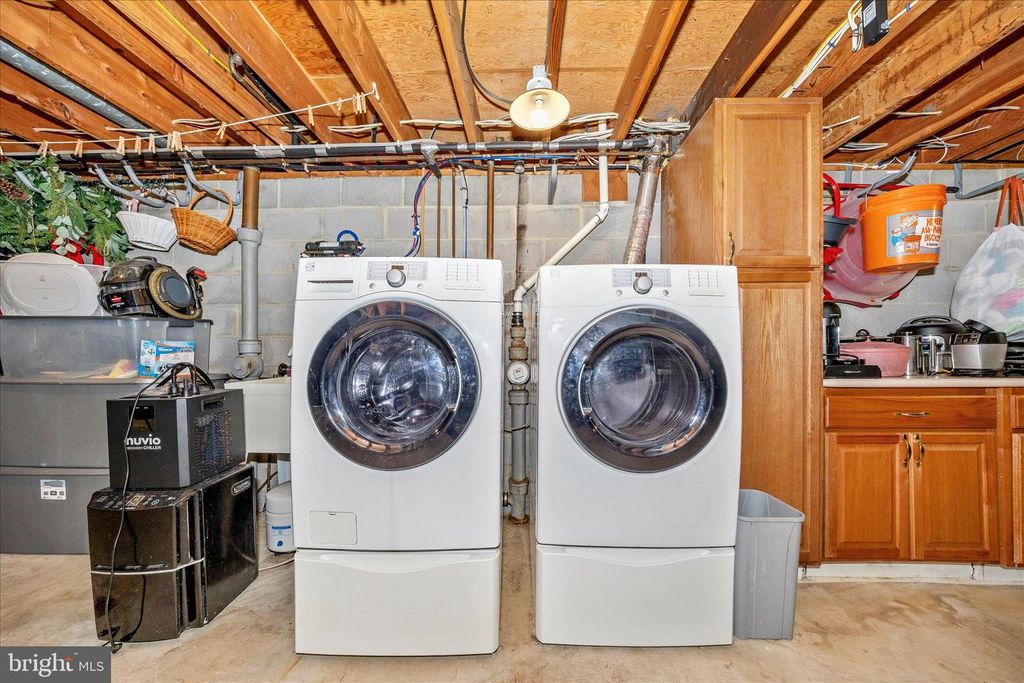 Image 38 of property listing at 212 BAUGHMANS LN, Frederick, MD 21702
