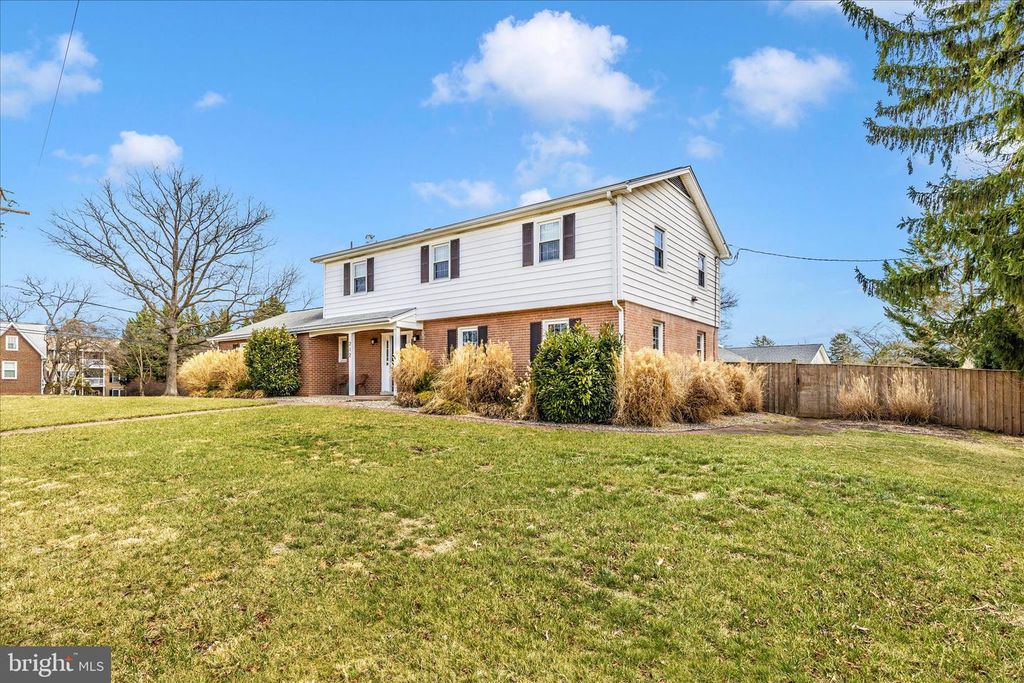 Image 40 of property listing at 212 BAUGHMANS LN, Frederick, MD 21702