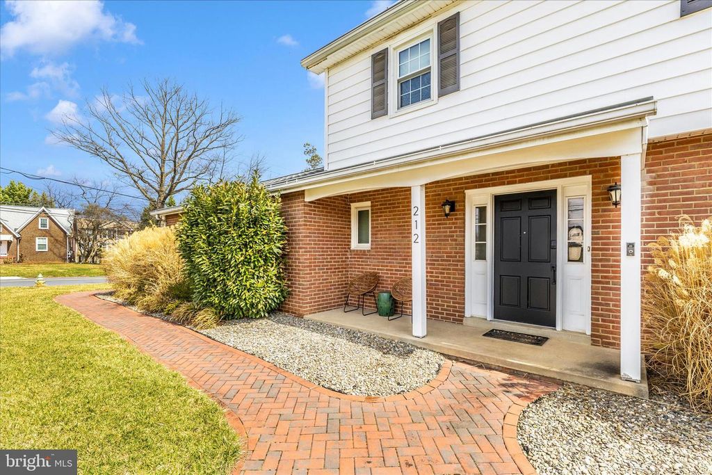 Image 44 of property listing at 212 BAUGHMANS LN, Frederick, MD 21702
