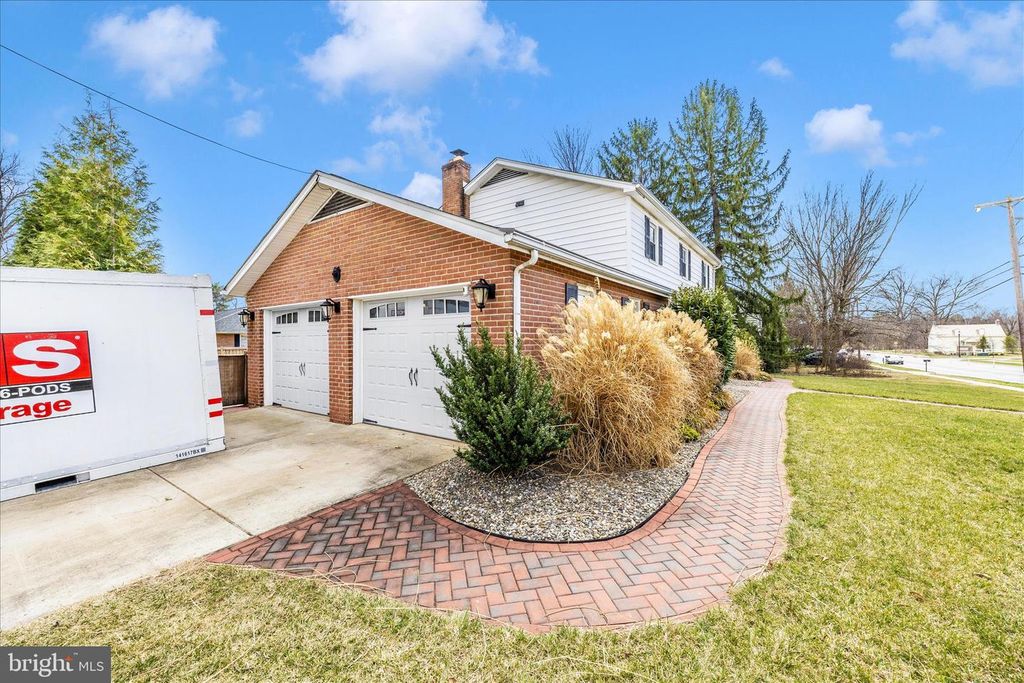 Image 45 of property listing at 212 BAUGHMANS LN, Frederick, MD 21702