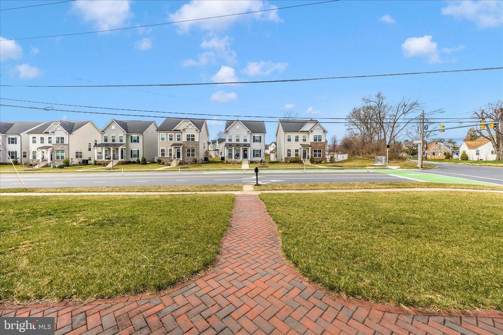 Image 46 of property listing at 212 BAUGHMANS LN, Frederick, MD 21702