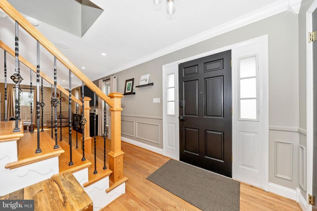 Image 5 of property listing at 212 BAUGHMANS LN, Frederick, MD 21702