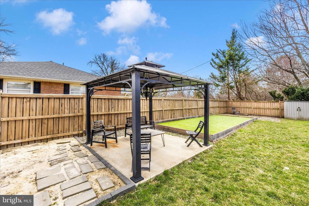 Image 51 of property listing at 212 BAUGHMANS LN, Frederick, MD 21702