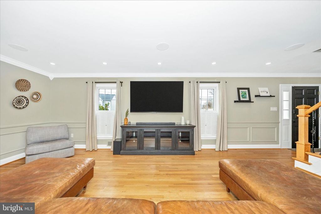 Image 6 of property listing at 212 BAUGHMANS LN, Frederick, MD 21702