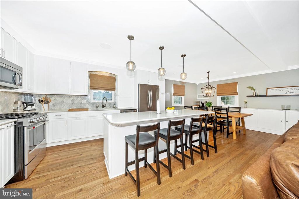 Image 9 of property listing at 212 BAUGHMANS LN, Frederick, MD 21702