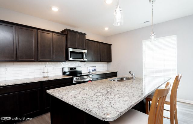 12007 Parkview Trace Dr, Louisville, KY 40229