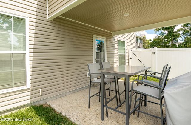 12007 Parkview Trace Dr, Louisville, KY 40229