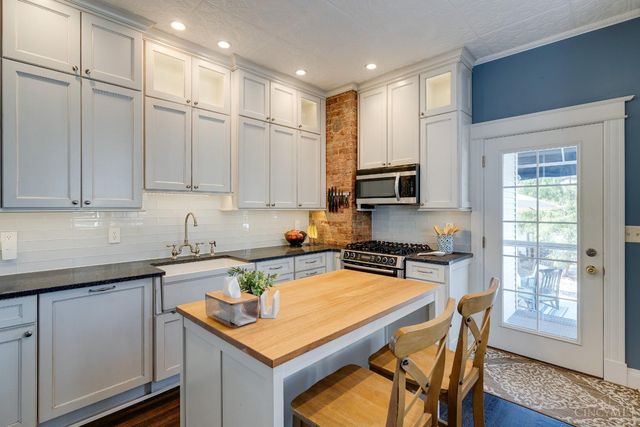 3767 Hyde Park Avenue, Cincinnati, OH 45209