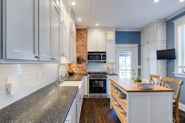 3767 Hyde Park Avenue, Cincinnati, OH 45209