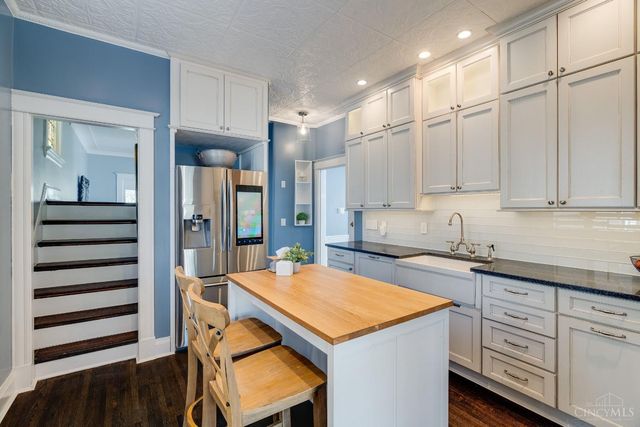 3767 Hyde Park Avenue, Cincinnati, OH 45209