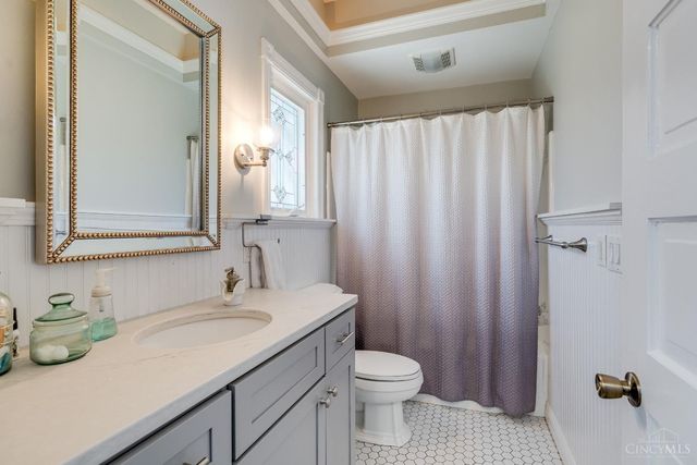 3767 Hyde Park Avenue, Cincinnati, OH 45209