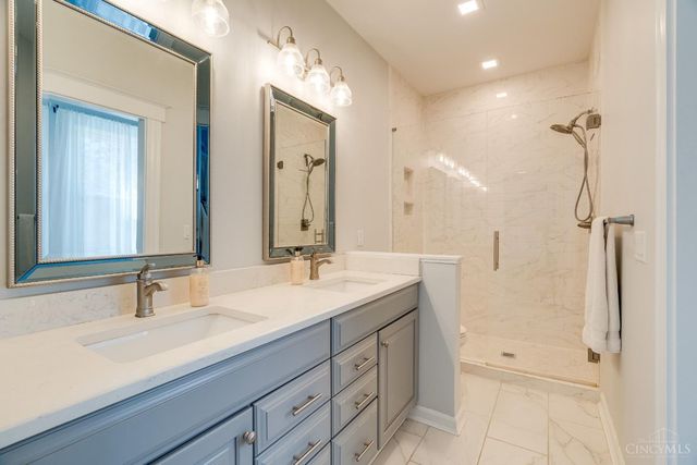 3767 Hyde Park Avenue, Cincinnati, OH 45209