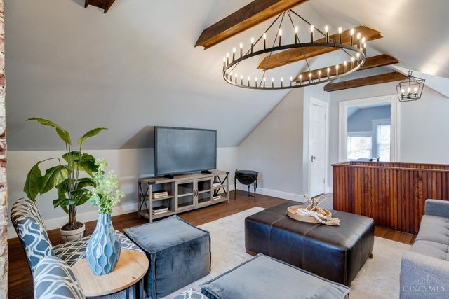 3767 Hyde Park Avenue, Cincinnati, OH 45209