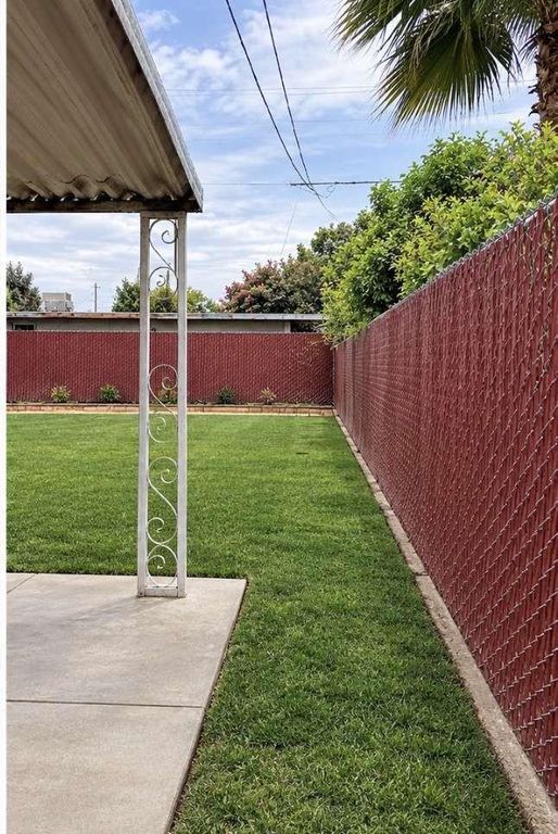 Image 7 of property listing at 3322 N Lorna Avenue, Fresno, CA 93705