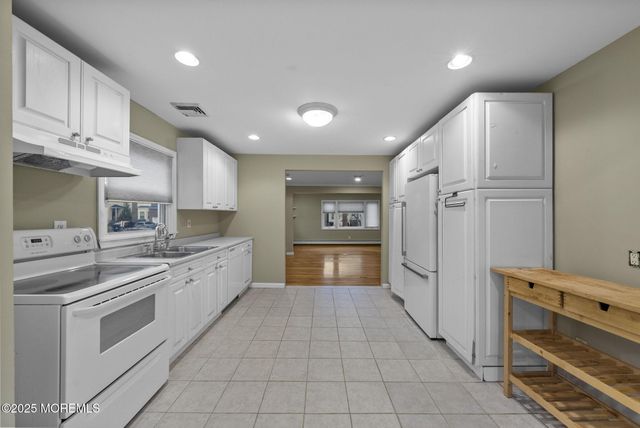 13 Sanford Street, Manalapan, NJ 07726