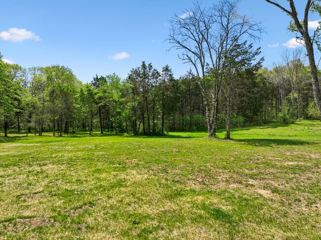1990 Chicken Rd, Lebanon, TN 37090