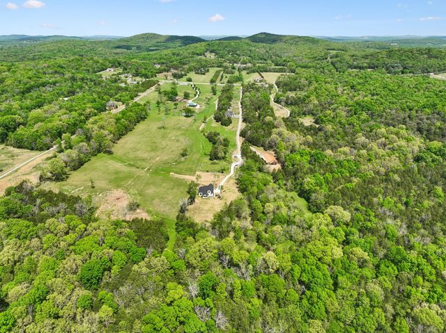 1990 Chicken Rd, Lebanon, TN 37090