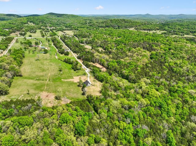 1990 Chicken Rd, Lebanon, TN 37090