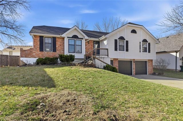 1212 E Frontier Lane, Olathe, KS 66062